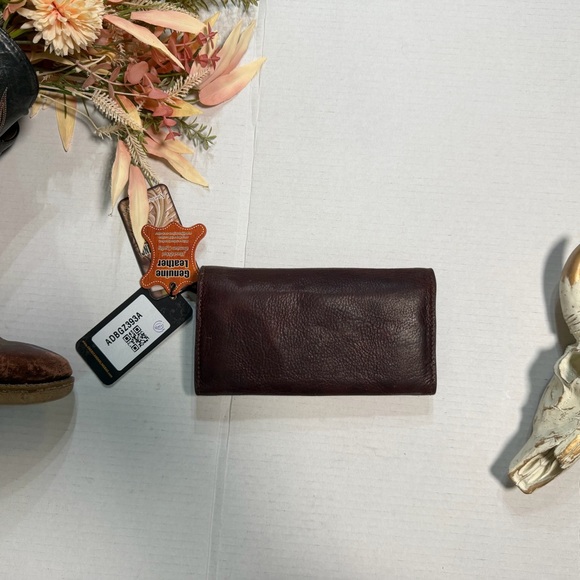 American Darling Brown Leather Crossbody Bag with Intricate Design - Picture 2 of 3